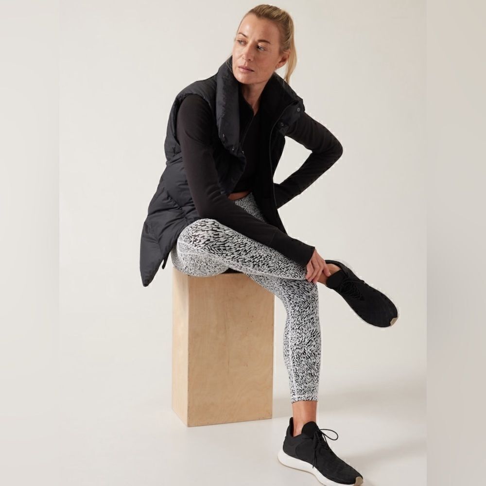 Athleta Ultimate Stash Textured 7/8 Tight - Picture 6 of 14